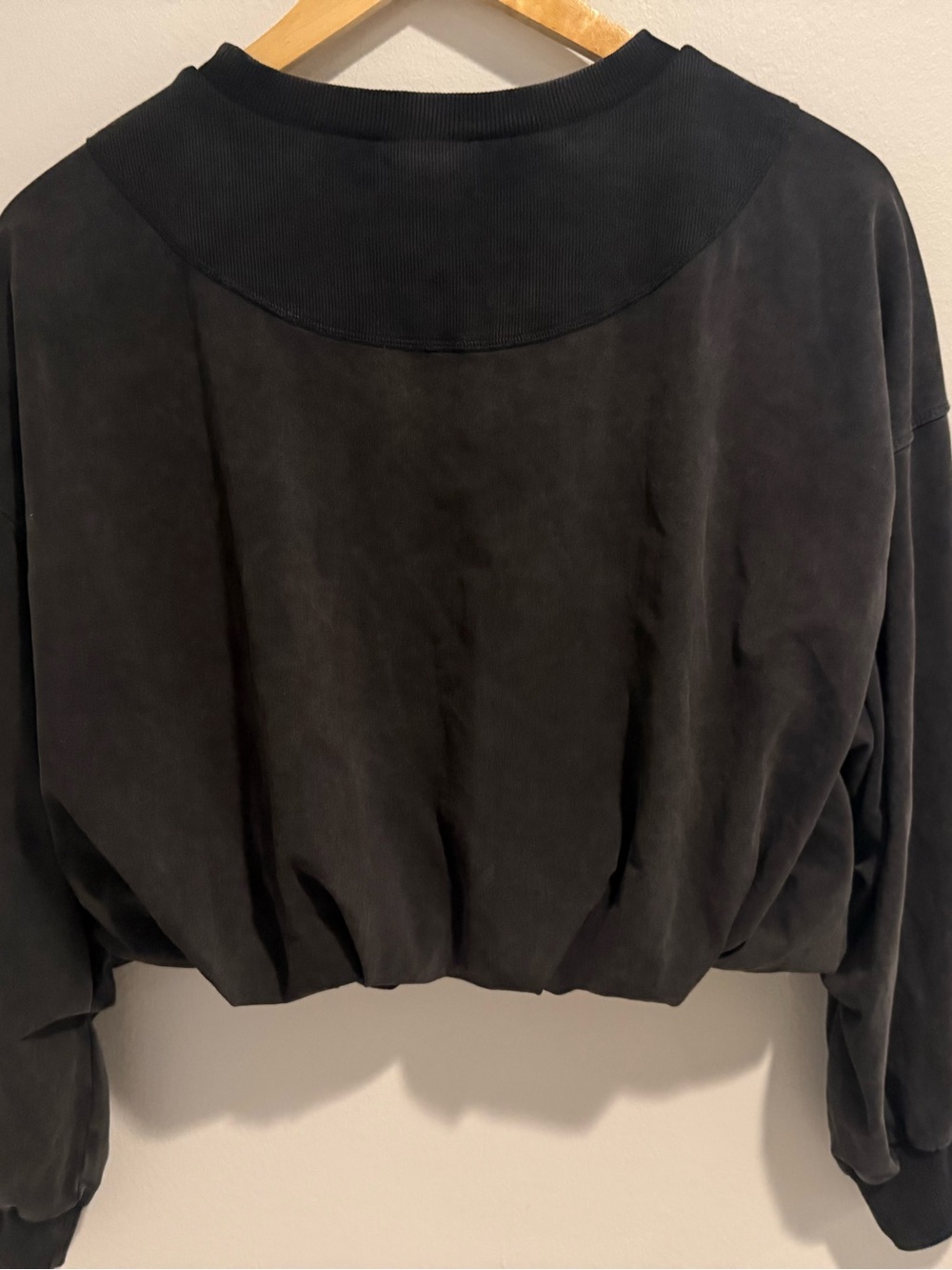JoyLab Washed Bubble Hem Cropped Sweatshirt Activewear Black Size Small - Picture 7 of 9